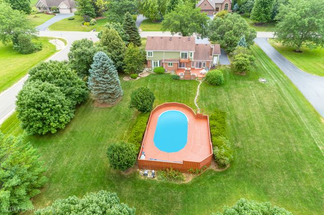 10410 Saddlebred Trail, Woodstock, IL 60098