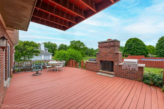 10410 Saddlebred Trail, Woodstock, IL 60098