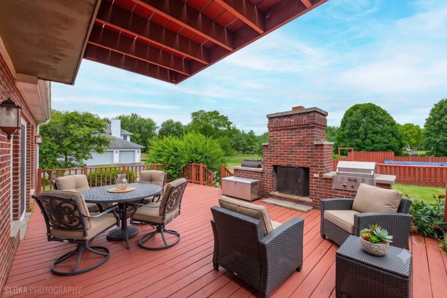 10410 Saddlebred Trail, Woodstock, IL 60098