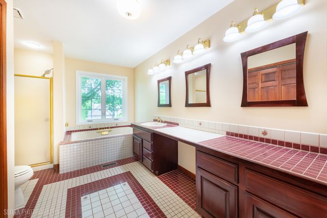 10410 Saddlebred Trail, Woodstock, IL 60098