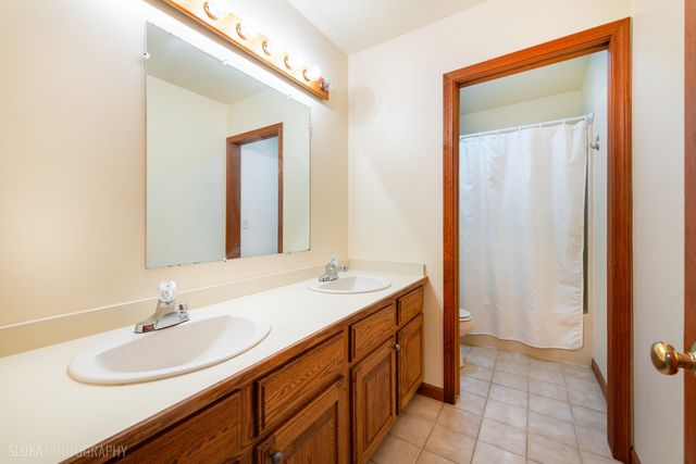 10410 Saddlebred Trail, Woodstock, IL 60098