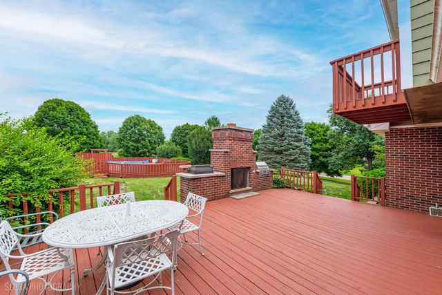 10410 Saddlebred Trail, Woodstock, IL 60098