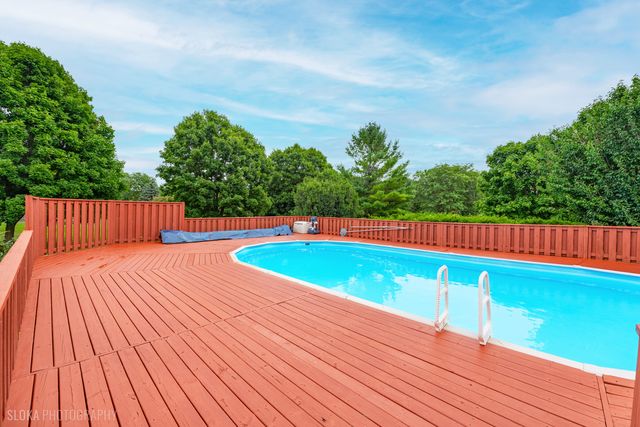10410 Saddlebred Trail, Woodstock, IL 60098