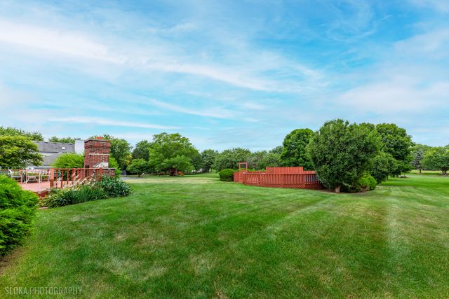 10410 Saddlebred Trail, Woodstock, IL 60098