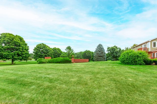 10410 Saddlebred Trail, Woodstock, IL 60098