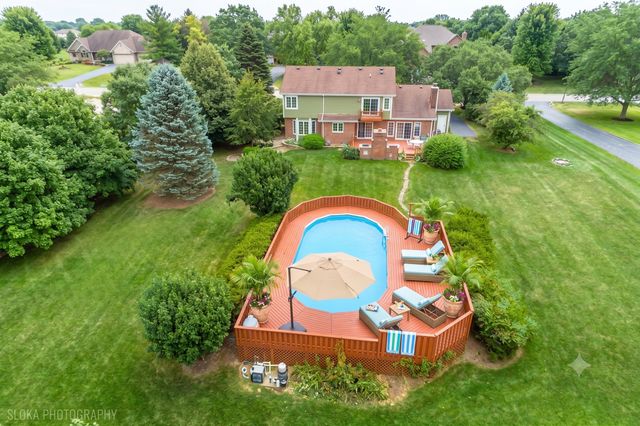 10410 Saddlebred Trail, Woodstock, IL 60098
