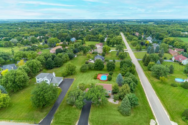 10410 Saddlebred Trail, Woodstock, IL 60098