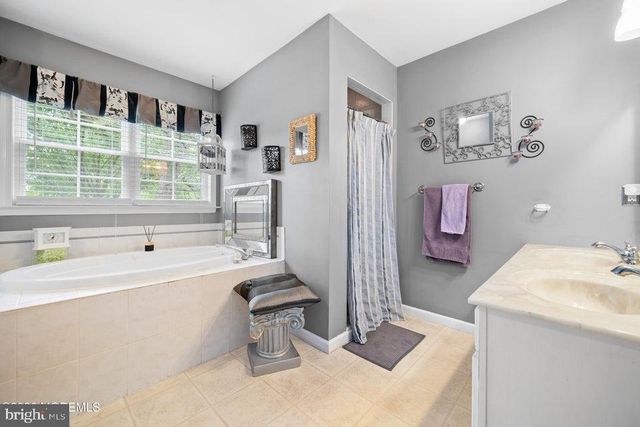 994 TREASURE AVE, Manahawkin, NJ 08050