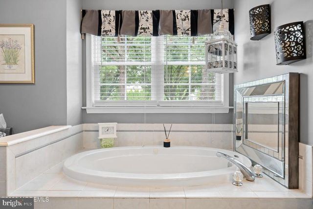 994 TREASURE AVE, Manahawkin, NJ 08050