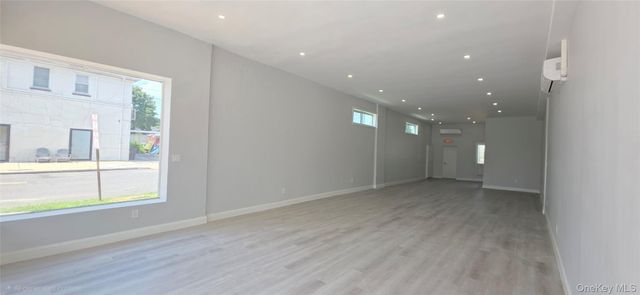 101 Manorhaven Boulevard, Port Washington, NY 11050