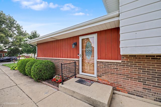 767 N Willow Road, Elmhurst, IL 60126