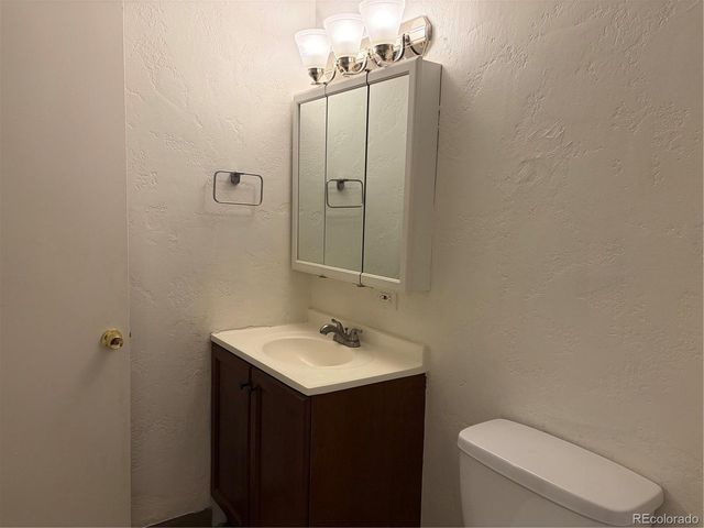 2325 S Linden Ct 215, Denver, CO 80222