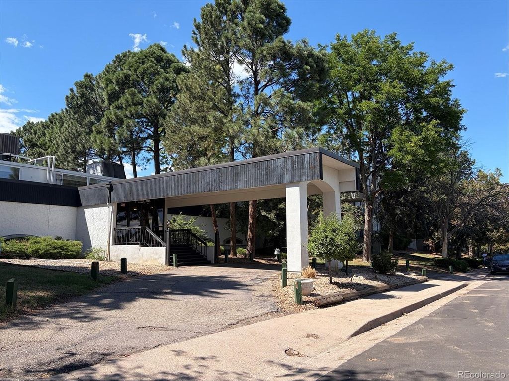 2325 S Linden Ct 215, Denver, CO 80222