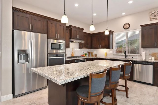 3048 Stonington Dr, Roseville, CA 95747