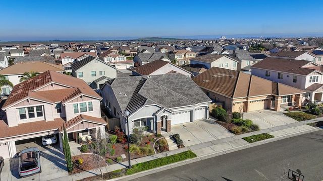 3048 Stonington Dr, Roseville, CA 95747