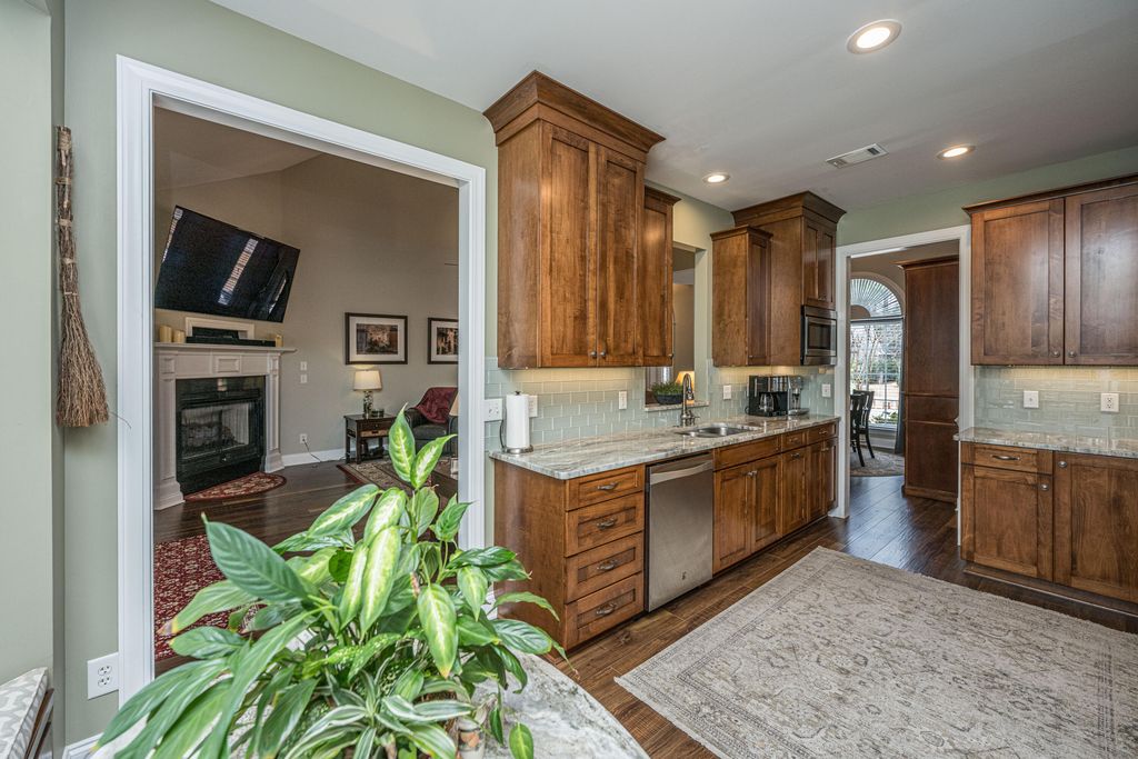 Image 10 of property listing at 102 Amen Corner, Summerville, SC 29483