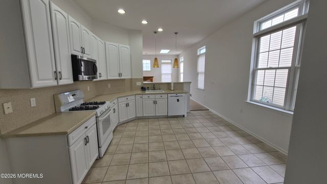 6 Saint Andrews Road, Jackson, NJ 08527