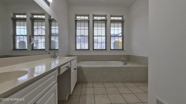 6 Saint Andrews Road, Jackson, NJ 08527