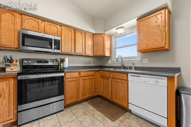 965 N Cimarron Drive, Pueblo, CO 81007