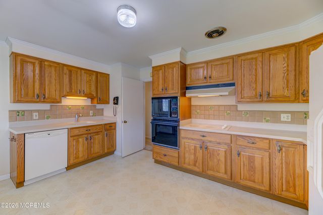 25 Buttonwood Drive, Fair Haven, NJ 07704