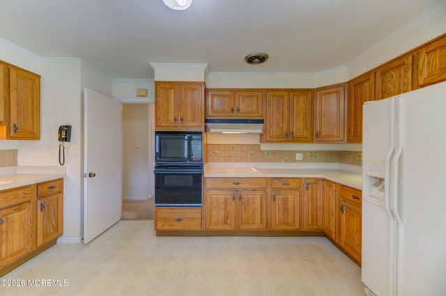 25 Buttonwood Drive, Fair Haven, NJ 07704