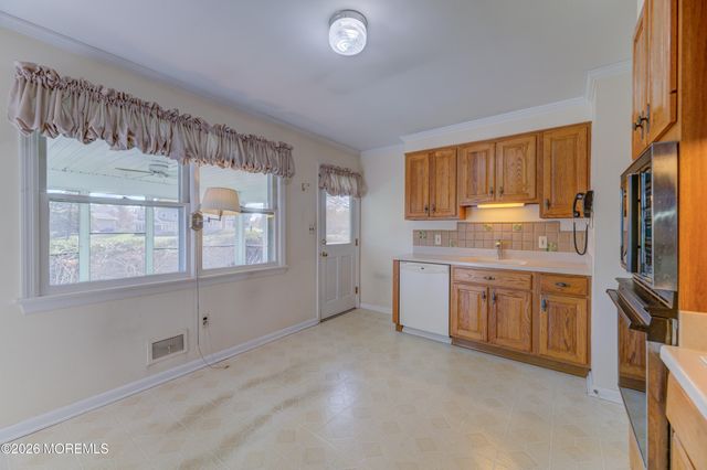 25 Buttonwood Drive, Fair Haven, NJ 07704