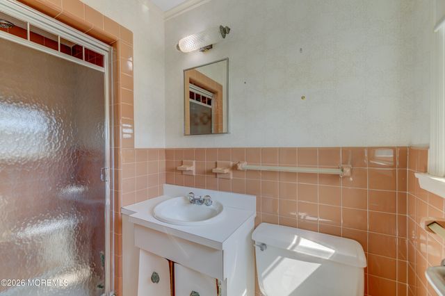 25 Buttonwood Drive, Fair Haven, NJ 07704