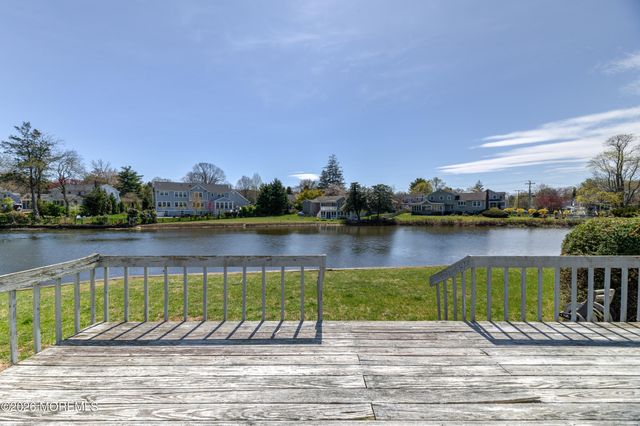 25 Buttonwood Drive, Fair Haven, NJ 07704