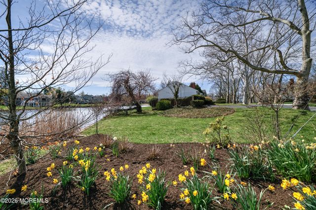 25 Buttonwood Drive, Fair Haven, NJ 07704