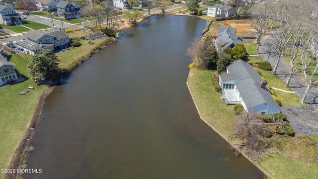 25 Buttonwood Drive, Fair Haven, NJ 07704