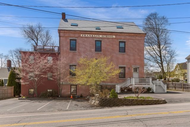 348 Maplewood Ave Apt 1, Portsmouth, NH 03801