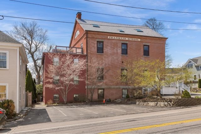 348 Maplewood Ave Apt 1, Portsmouth, NH 03801