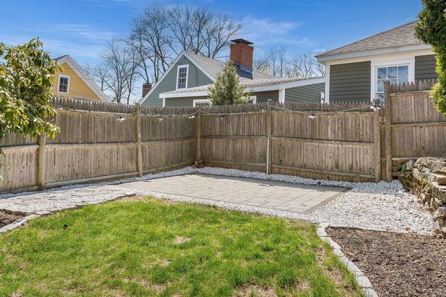 348 Maplewood Ave Apt 1, Portsmouth, NH 03801
