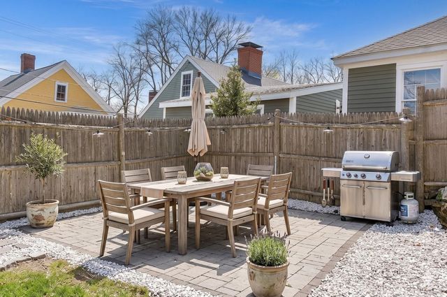 348 Maplewood Ave Apt 1, Portsmouth, NH 03801