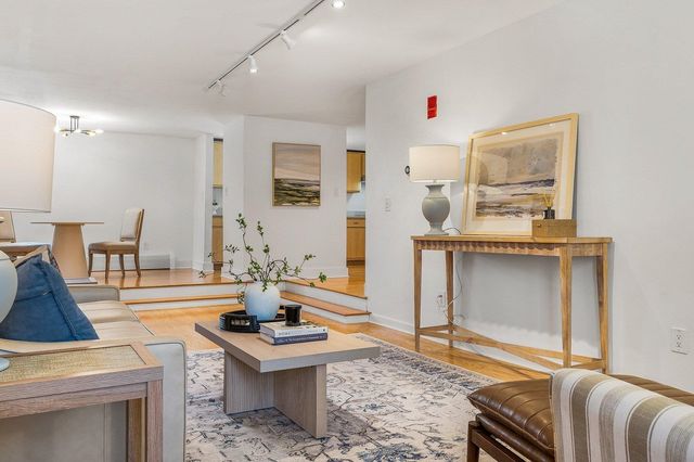 348 Maplewood Ave Apt 1, Portsmouth, NH 03801
