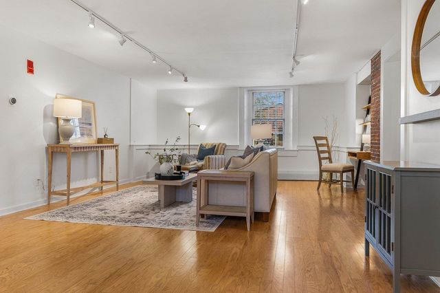 348 Maplewood Ave Apt 1, Portsmouth, NH 03801