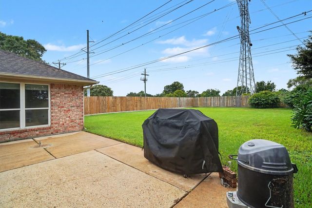2004 Aberdeen Drive, League City, TX 77573