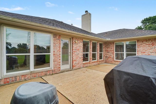 2004 Aberdeen Drive, League City, TX 77573