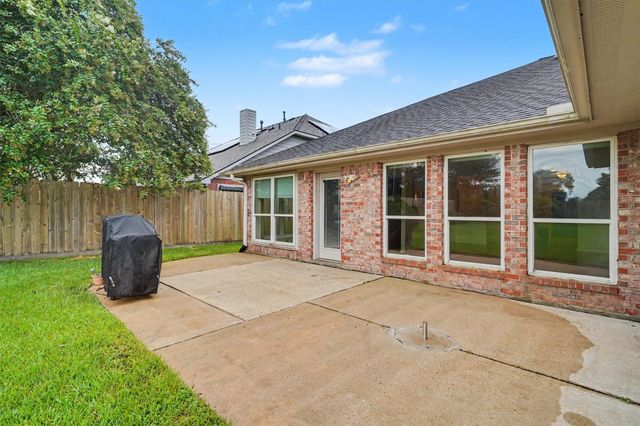 2004 Aberdeen Drive, League City, TX 77573