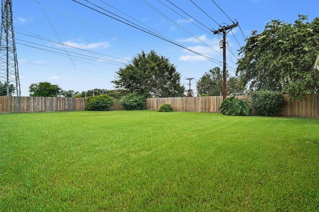 2004 Aberdeen Drive, League City, TX 77573