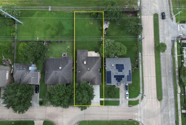 2004 Aberdeen Drive, League City, TX 77573