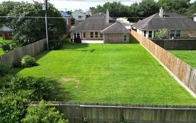 2004 Aberdeen Drive, League City, TX 77573