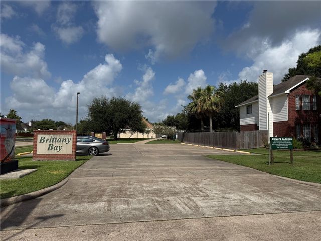 2004 Aberdeen Drive, League City, TX 77573