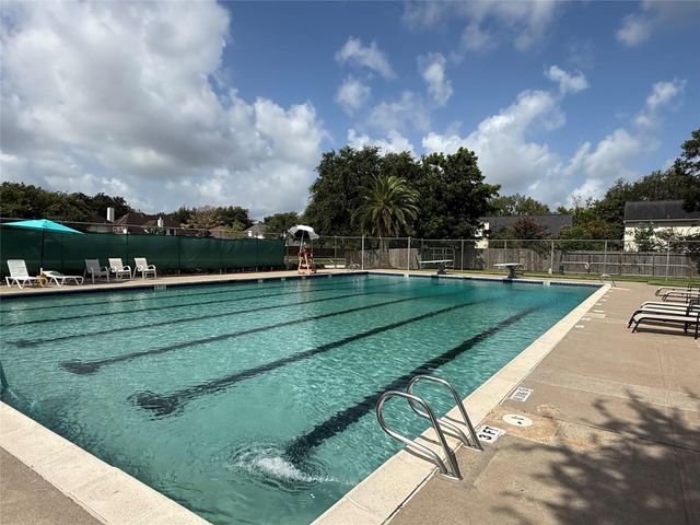 2004 Aberdeen Drive, League City, TX 77573