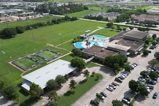 2004 Aberdeen Drive, League City, TX 77573