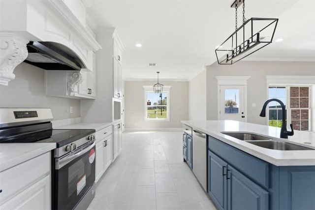 6825 Bonne Meadow Lane, Lake Charles, LA 70605