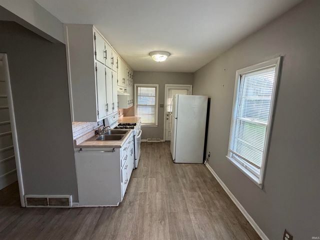 909 E Lawrence Street, Mishawaka, IN 46545