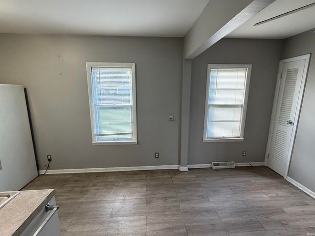 909 E Lawrence Street, Mishawaka, IN 46545