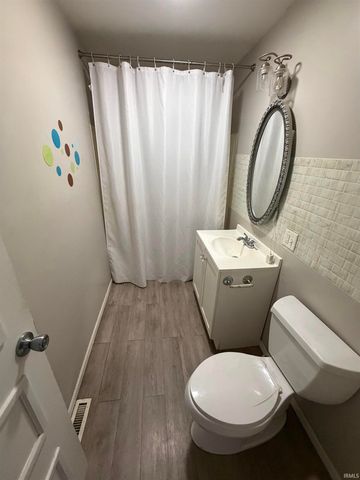 909 E Lawrence Street, Mishawaka, IN 46545