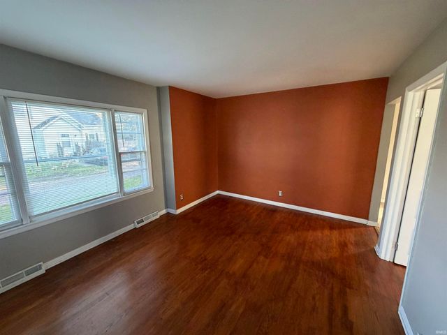 909 E Lawrence Street, Mishawaka, IN 46545